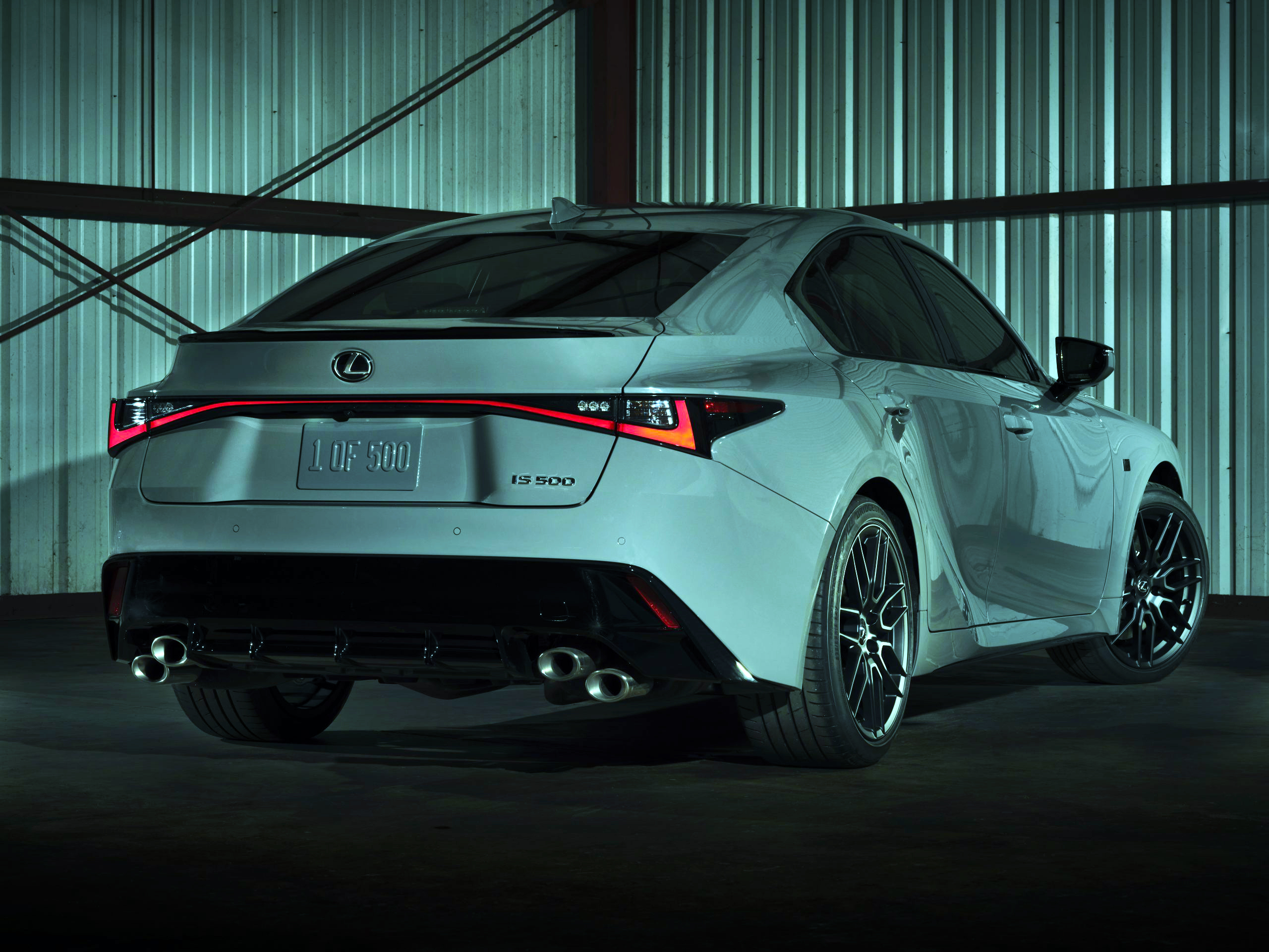 Exkluzív szériával nyit a legsportosabb Lexus
