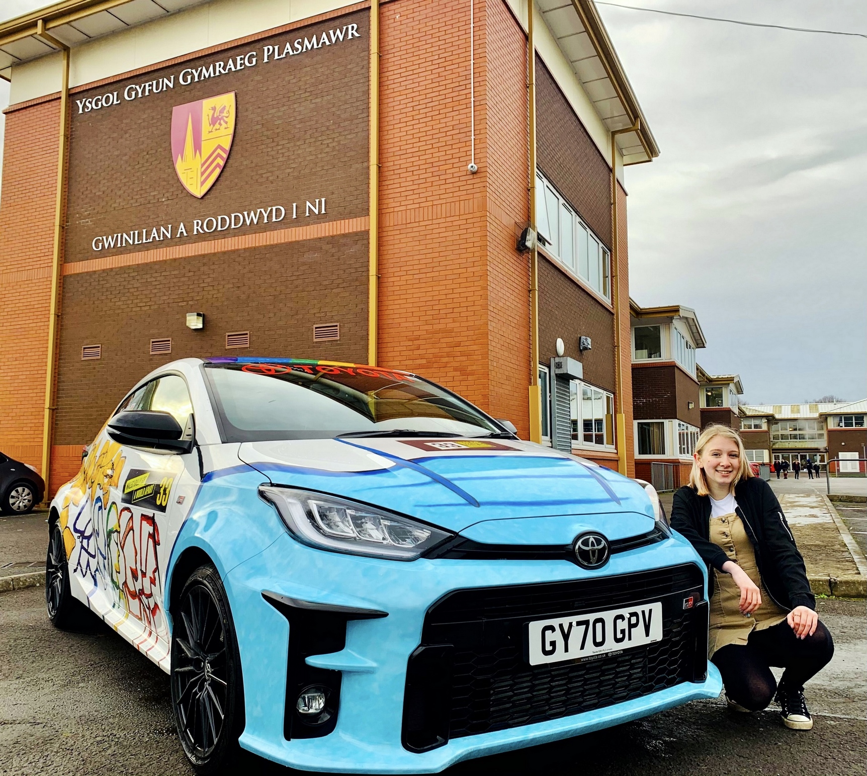 A Covid hősei előtt tiszteleg a Toyota raliautója