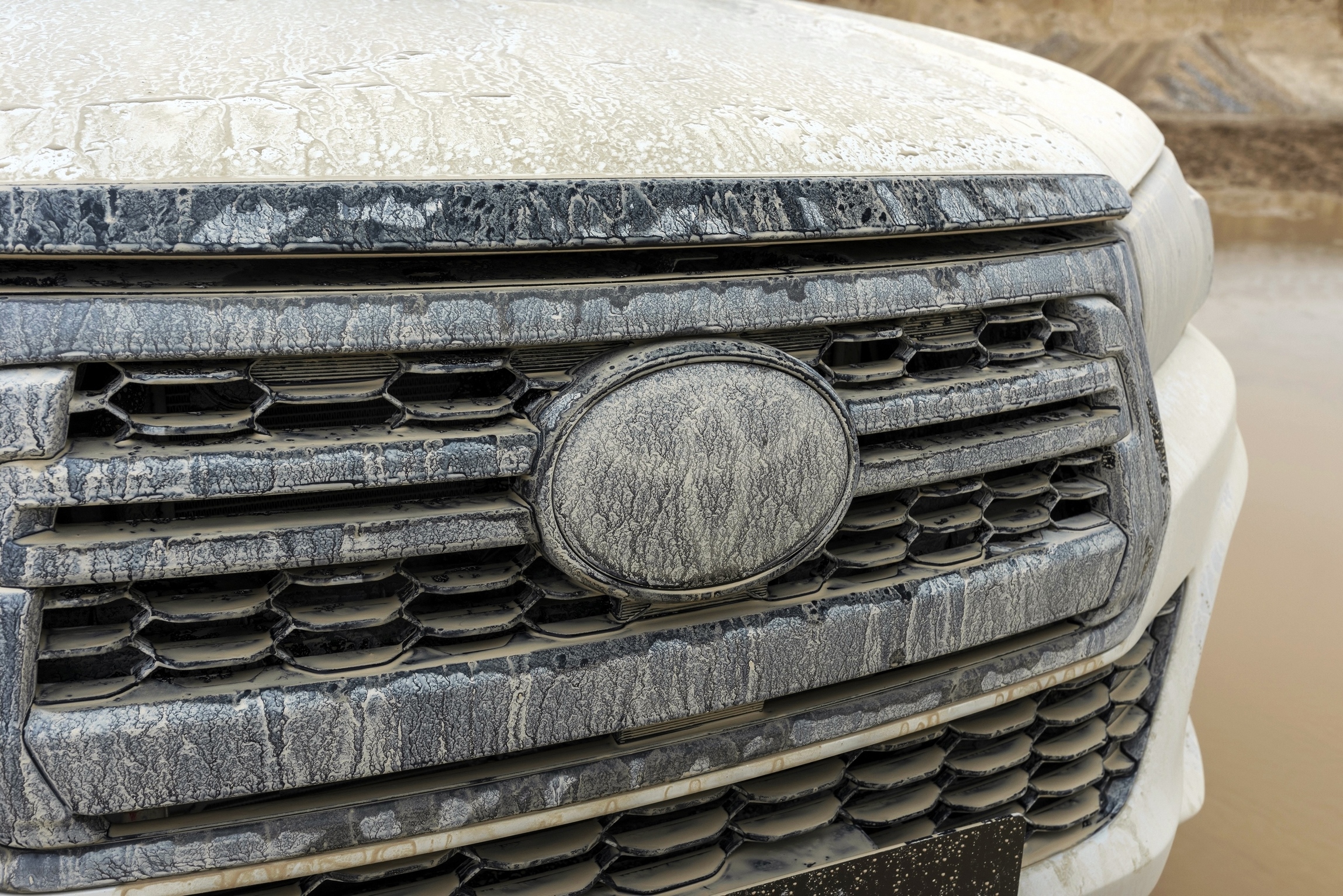 Lehetetlen küldetés? Megáradt folyón keltek át egy normál Hilux-szal