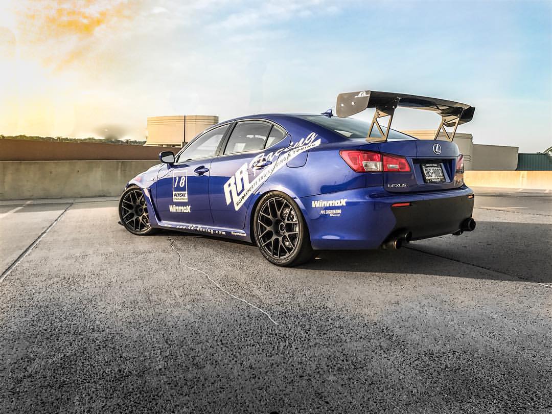 Kompresszoros Lexus motor 680 lóerővel