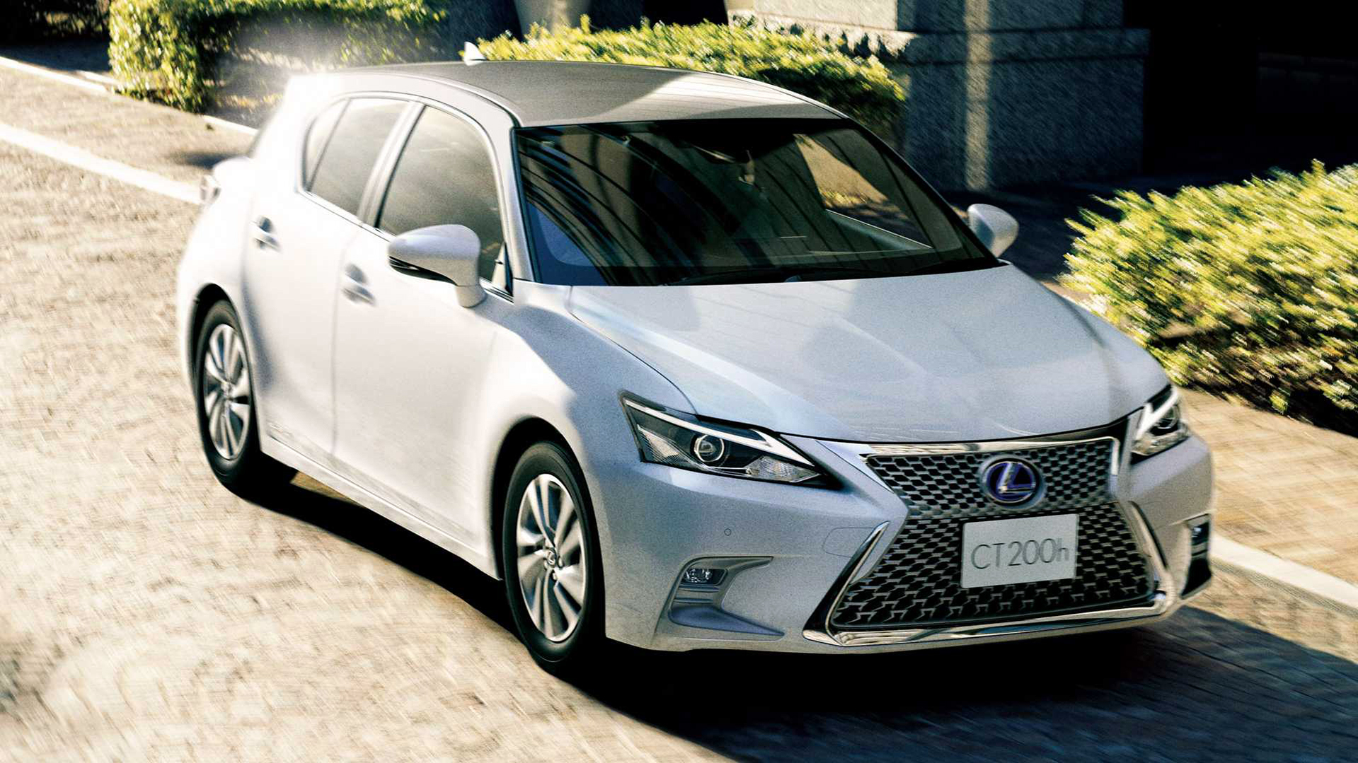 Különleges szériával fejezi be pályafutását a Lexus első kompakt prémiumautója