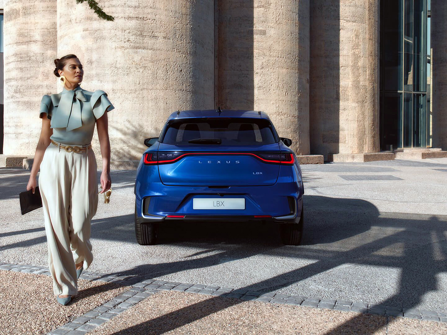 Megérkezett a valaha volt legkisebb Lexus, az LBX