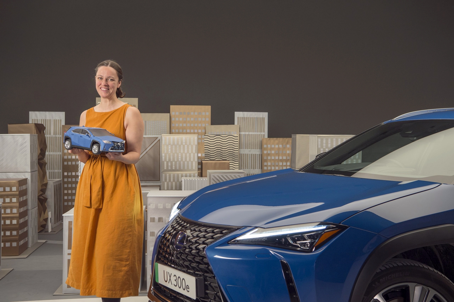 Papírból hajtogatott Lexus