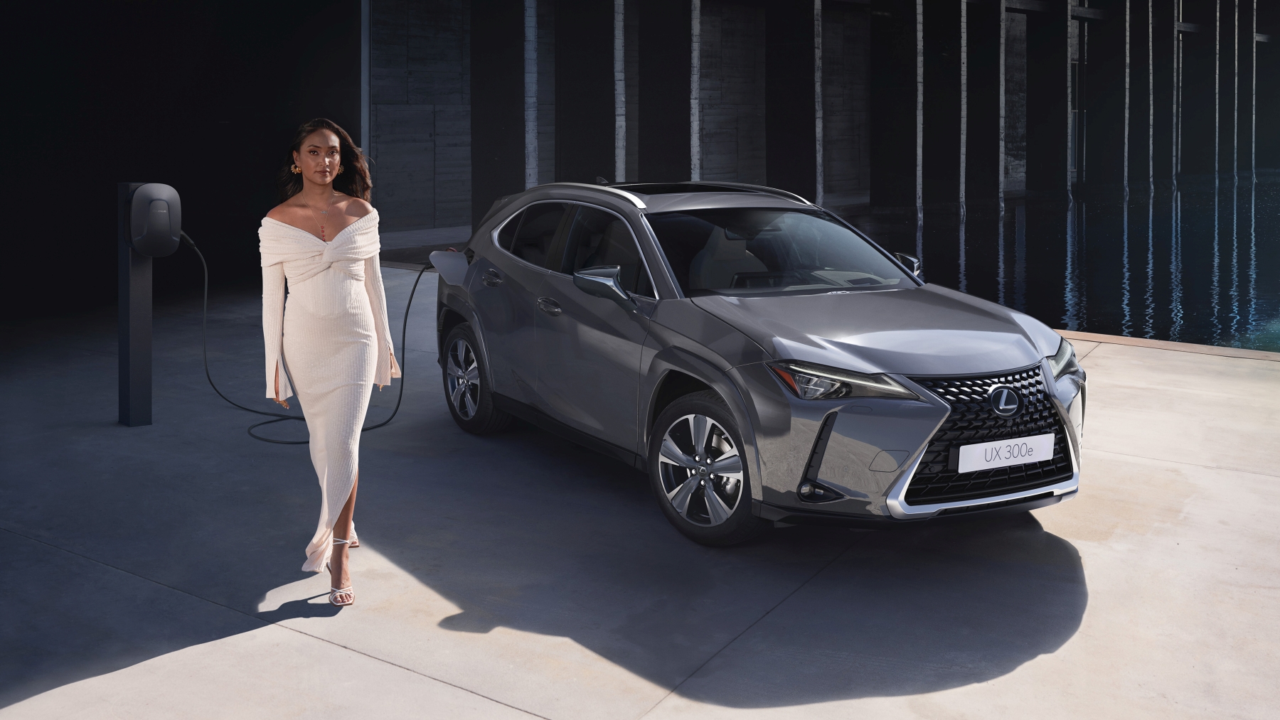 Új akkumulátort kap, sokkal messzebb megy a Lexus első villanyautója 