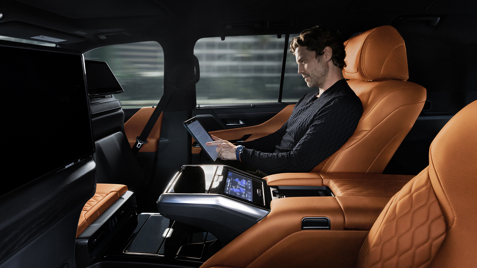 Még kényelmesebb, még sportosabb, még célszerűbb lehet a Lexus LX