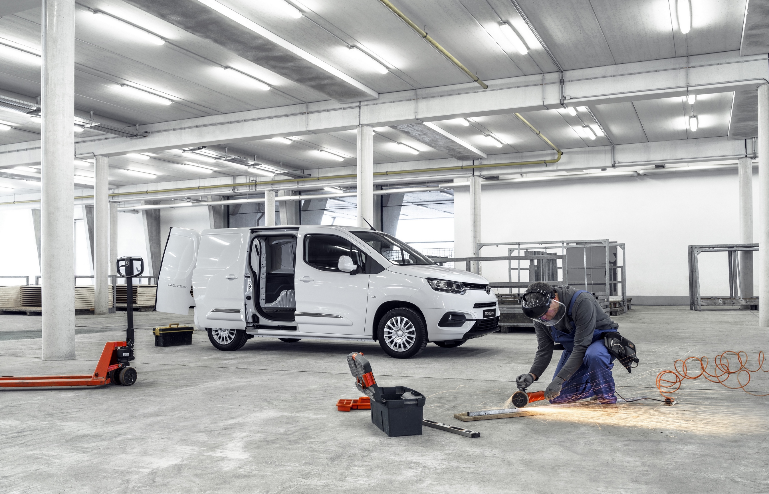Haszonjárművekben debütál a Toyota önvezető technológiája