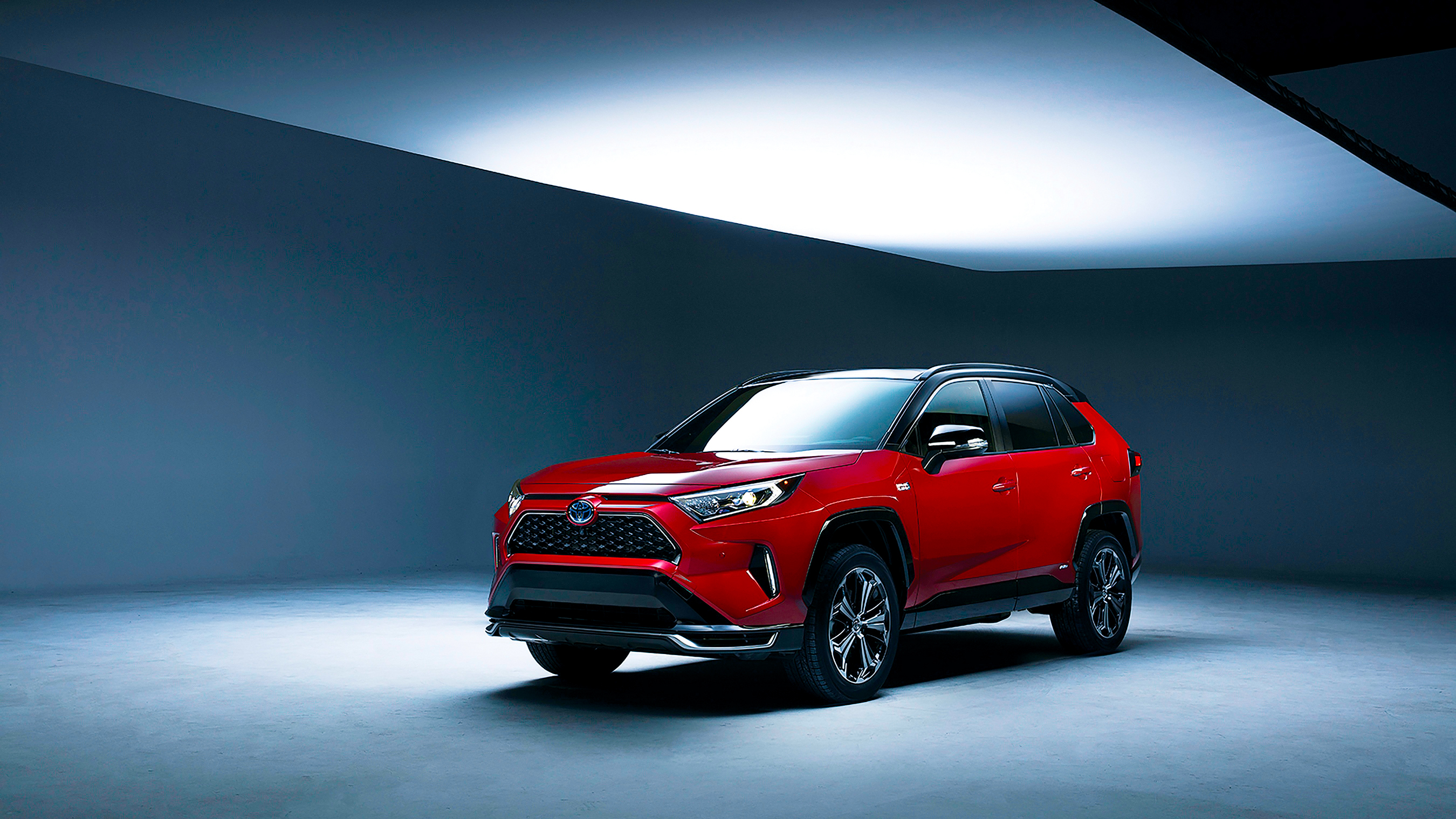 Plug-in hibrid hajtásláncot kap a RAV4