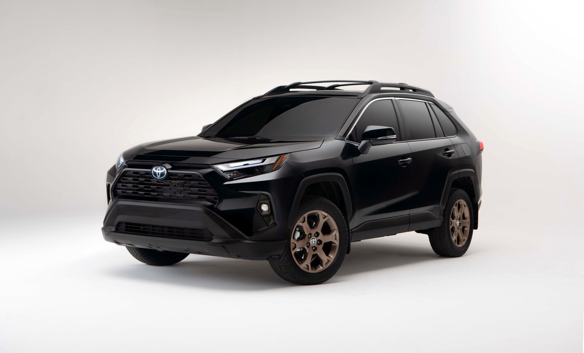 Hibrid kalandjárművet épített a Toyota