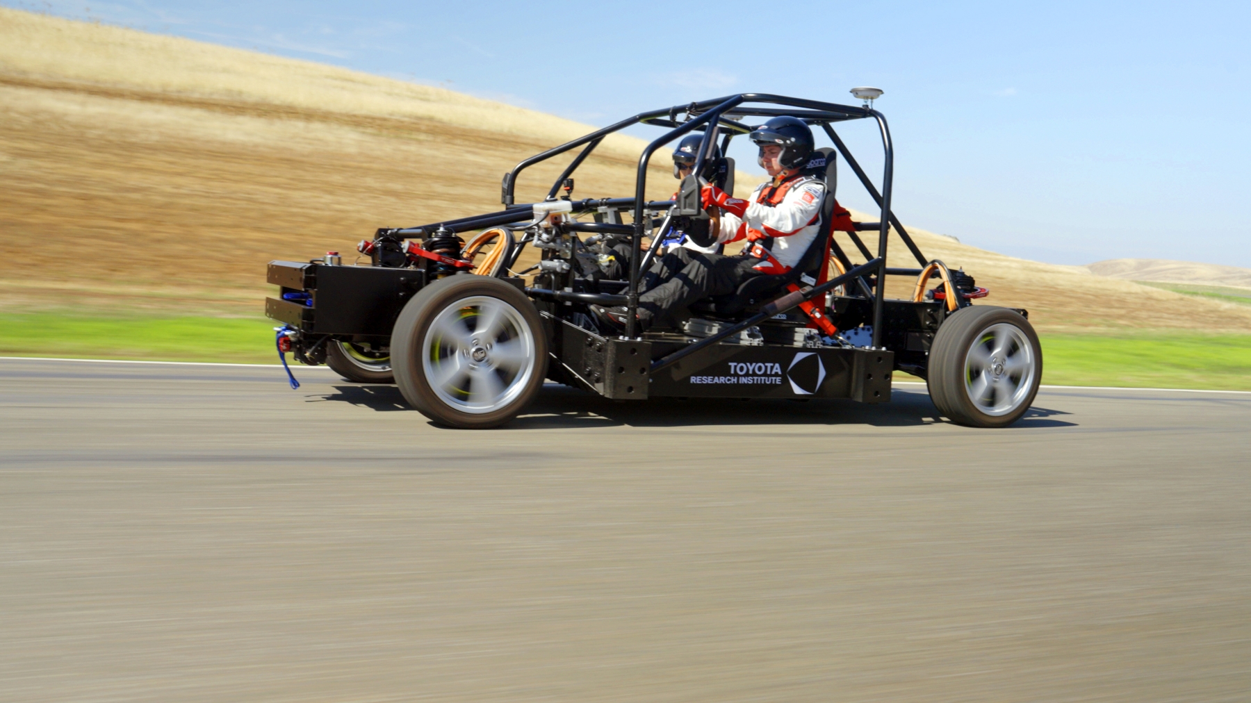 Autóversenyzőnek képezi ki mesterséges intelligenciáját a Toyota