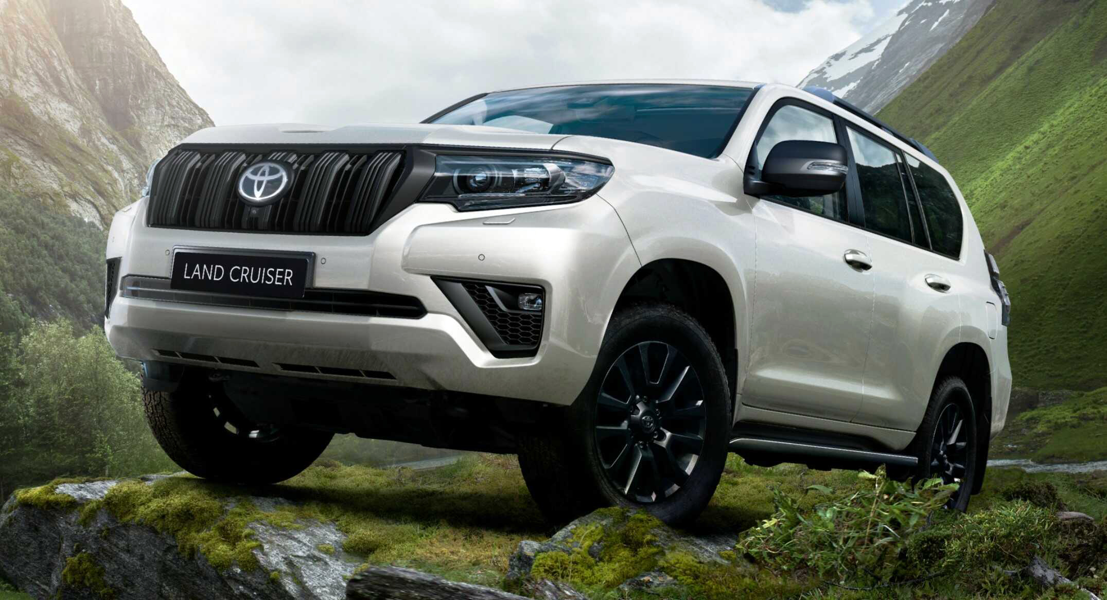 Már az új ár kétszereséért cserélnek gazdát a 2022-es Toyota Land Cruiserek a japán használtpiacon Már az új ár kétszereséért cserélnek gazdát a 2022-es Toyota Land Cruiserek a japán használtpiacon