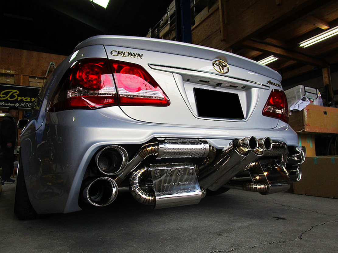 Ezeknél a Toyotáknál hátul van az erős hangsúly