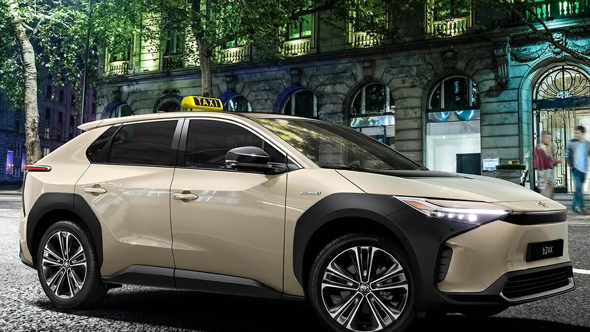 A Toyota villamosítja a francia taxipiacot 