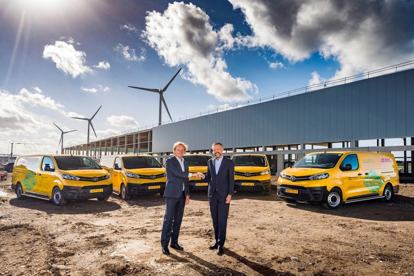 Elektromos Toyotákat vásárolt a DHL