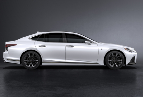 Alaposan megújult a Lexus LS