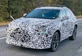 Már közúton tesztelik a Lexus új középkategóriás szabadidőjárművét 
