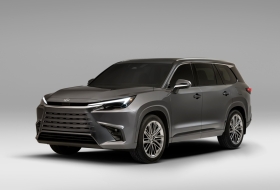 Családbarát óriás a Lexus újonca 