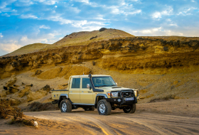 Luxusjármű a munkagépek között: Toyota Land Cruiser 79 Namib Edition