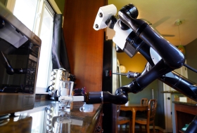 Egyre okosabbak és emberszerűbbek a Toyota robotjai