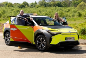 Elektromos Toyotákkal az utak minőségéért