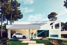 Jövőre érkezik a plug-in hibrid Lexus