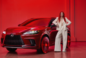 Meseszerű felniket visel a divattervező által átalakított Lexus RX