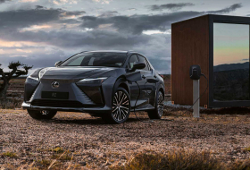 Jönnek az ultra gyorsan tölthető elektromos Lexusok