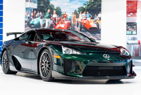 360 millióért ma már alkalmi vétel egy Lexus LFA
