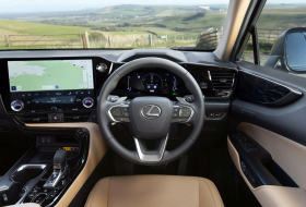 Intelligens navigációs rendszerrel teszi még hatékonyabbá hibrid modelljeit a Lexus