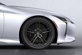 Áthangolta felsőkategóriás túraautójának futóművét a Lexus 