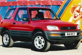 Harmincéves a Toyota RAV4, a világ első kompakt szabadidő-autója