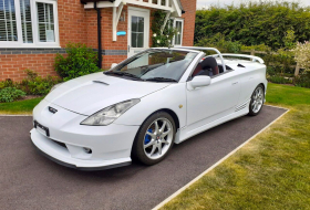 Középmotoros roadstert építettek ebből a Toyota Celicából