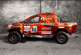 Eladó egy Lexus motoros Toyota Hilux, egyenesen a Dakar raliról