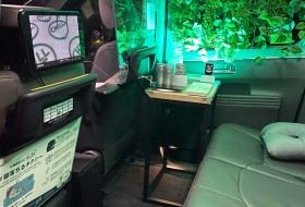 Kényelmes alvóhelyet biztosító Toyota taxikban utazhattak tizenöt napon át a tokióiak