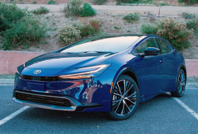 Állítólag már készül az új Toyota Priusból a gyári GRMN tuningváltozat