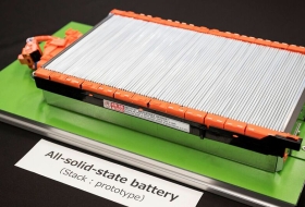 Extrém hatótávolságú, villámgyorsan tölthető, megfizethető akkumulátorok a Toyotától