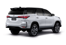 A Hilux hajtásláncával erősít a hétüléses Toyota