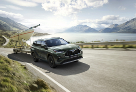 Többet kínál és jobb lett a Toyota legnagyobb hibrid SUV-ja, a Highlander