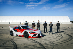 Akár driftelésre is képes a Toyota önvezető-technológiája
