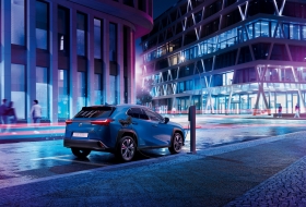 Új utakon: megérkezett a tisztán elektromos Lexus UX 300e