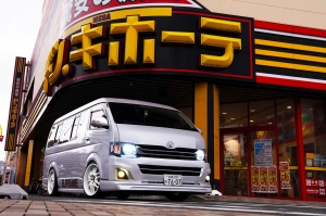 A futárok álma: Toyota Hiace versenyfurgon