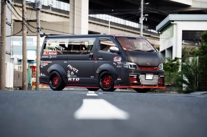A legdurvább Toyota furgon, amelyben Godzilla-szíve dobog