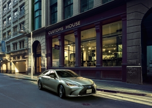 Még gazdaságosabb és biztonságosabb lett a megújult Lexus ES limuzin