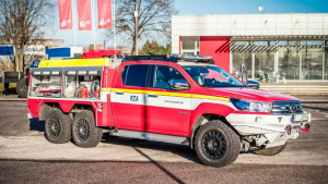 Hatkerekű tűzoltóautó épült a Toyota Hiluxból