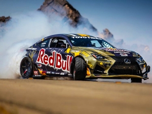 Elkészült a világ egyik legerősebb driftautója, ami természetesen egy Lexus