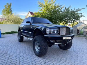 Lexus V8-as hajtja az év legbizarrabb offroad átépítését