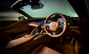 Jégre tették a Lexus kabrióját