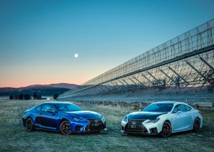 V8-ast küldött az űrbe a Lexus!