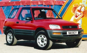 Harmincéves a Toyota RAV4, a világ első kompakt szabadidő-autója