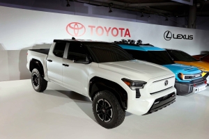 Beszállhat az elektromos pickupok versenyébe a Toyota