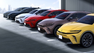 Ennél szexibb autó nem kapta még meg a Toyota új fizimiskáját